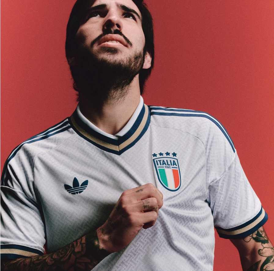 Italias landslag 2026-27 bortedrakter